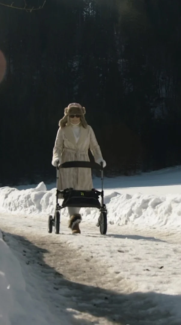 Mit dem Rollator Explorer müssen Sie nicht auf Winterspaziergänge verzichten ❄️
—
With the Explorer rollator, you don't have to give up winter walks ❄️