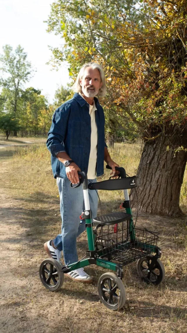 Entdecken Sie Driver – den Superhelden unter den Spaziergängern! Wenn Ihre Lieben gerne wandern, aber manchmal Schwierigkeiten haben, längere Strecken zurückzulegen, kann Driver ihnen dabei helfen 💪 Waldweg? Kopfsteinpflaster in der Stadt? 🌳Driver kommt überall zurecht.
—
Meet Driver – the superhero of walks! If your loved one enjoys hiking but sometimes finds it difficult to walk long distances, Driver can help them 💪 Forest paths? Cobblestones in the city? 🌳 Driver can handle it all.